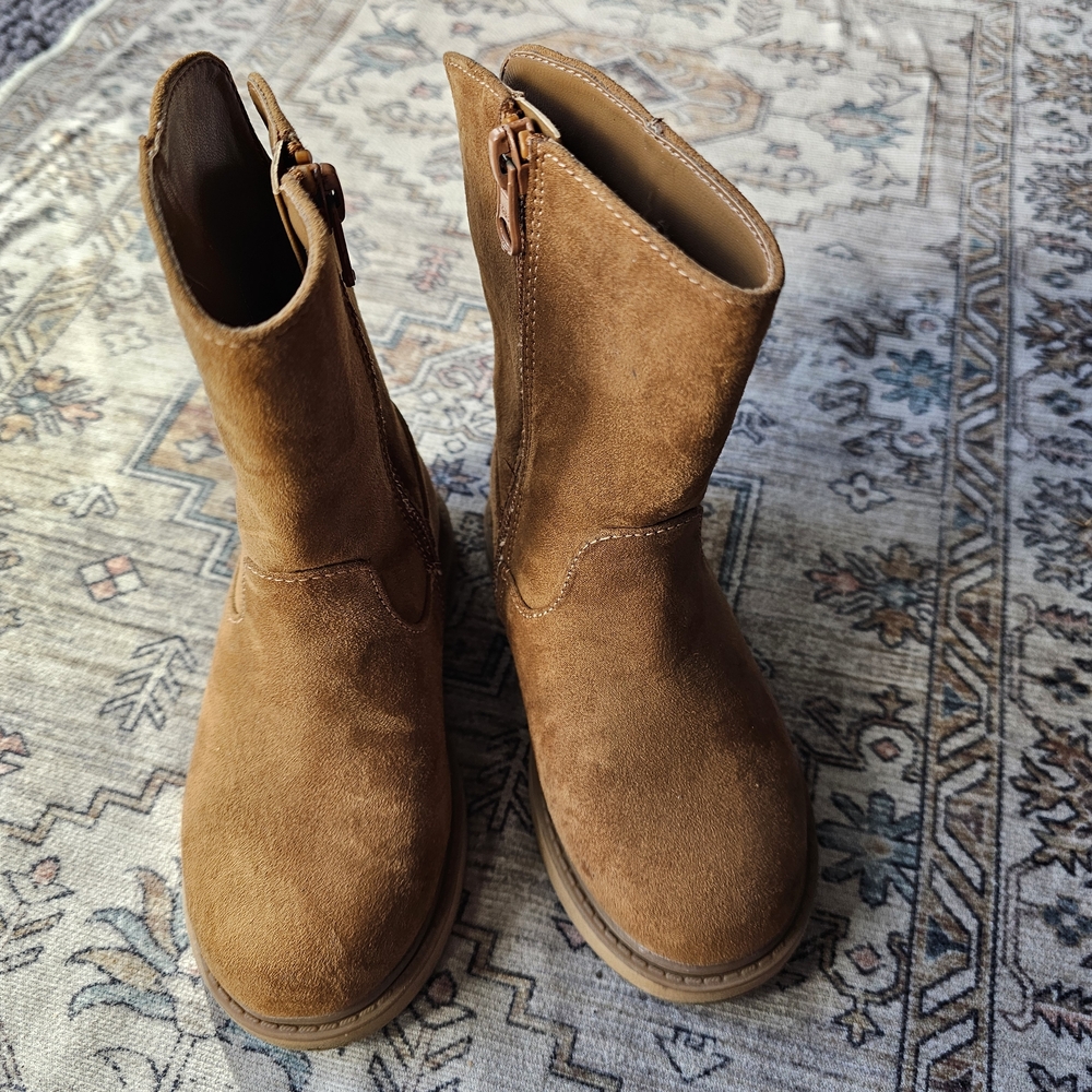 CAT & JACK Boots Size (8T)